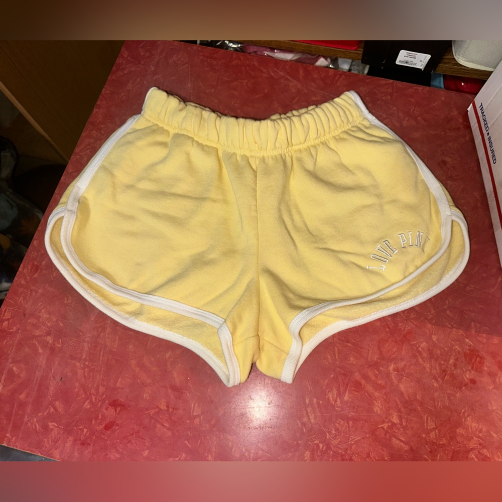 ⭐️☀️💛VICTORIA SECRET PINK SHORTS
